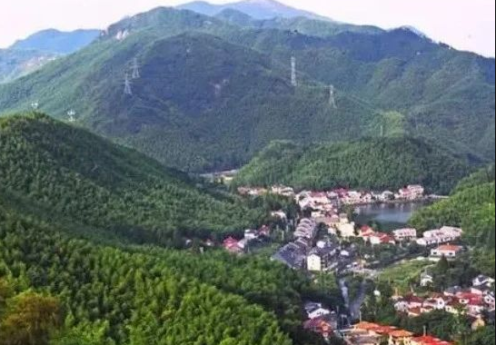 推動農(nóng)村水環(huán)境持續(xù)改善——生態(tài)環(huán)境部扎實(shí)推動落實(shí)代表委員建議提案（新華社）