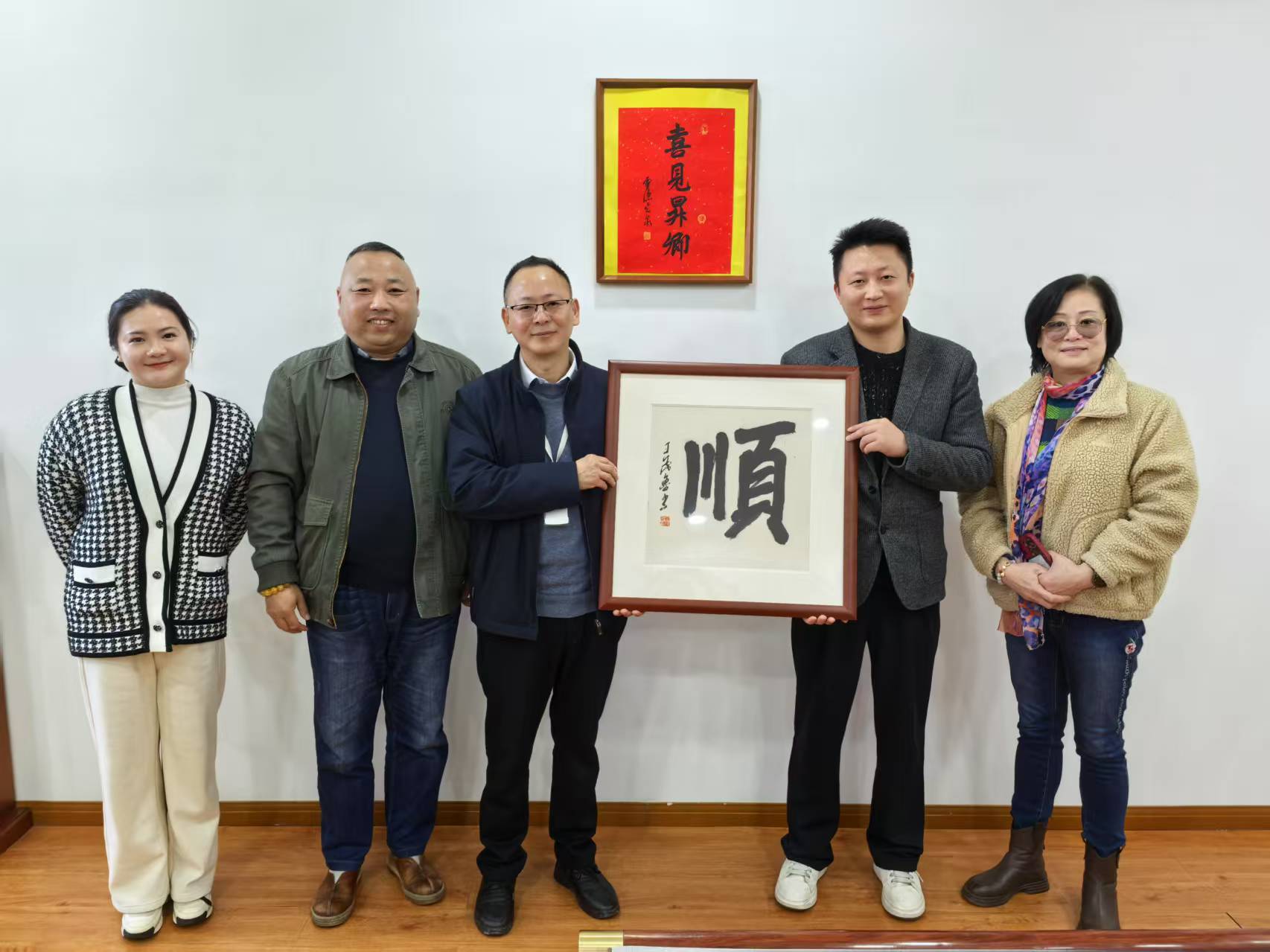 商達公用集團與龍?zhí)锕?、浙江濟寧商會共商合?>
                    </p>
                    <div   id=